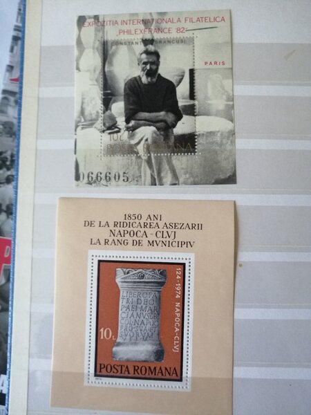 Vand 5 clasoare cu serii de timbre, colite stare foarte buna. Pret: 500 lei